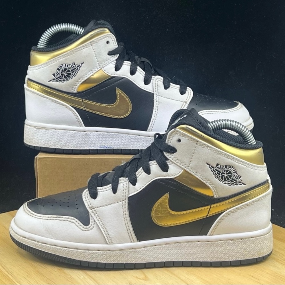 Nike Air Jordan Mid 1 GS White Gold Black 6Y